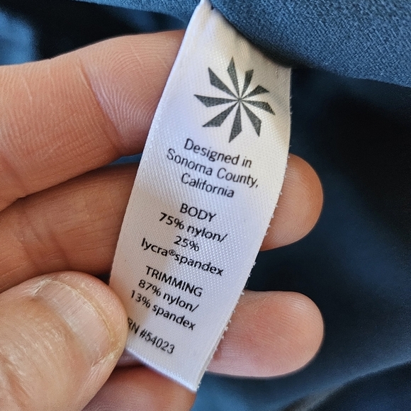 VGUC Athleta Mantra Yoga Capri Crop Mesh Panel Legging Tight Xsmall - Picture 11 of 15